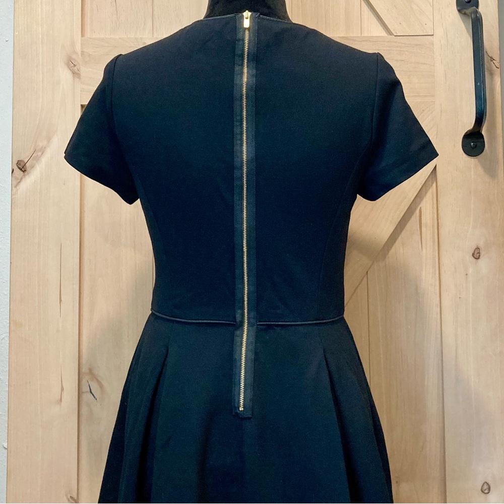 Banana Republic Black Dress with Short Sleeves and V-Neck Stretchy Size 6 - Picture 11 of 16